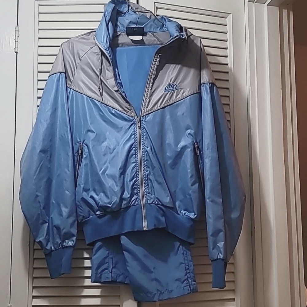 Nike windsuit sz small